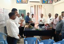 कनिष्ठ प्रशासन अधिकारी विश्वनाथ दुधबळे यांचा सेवानिवृत्तीपर कार्याचा गौरव