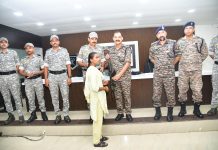 9 वरिष्ठ माओवाद्यांनी केले गडचिरोली पोलीस दल व सीआरपीएफ समोर आत्मसमर्पण