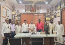 अक्षय तृतीयानिमित्त चामोर्शीच्या पदाधिकाऱ्यांनी घेतली माजी खासदार डॉ. अशोकजी नेते यांची भेट